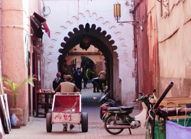 Marrakech arcade porte médina